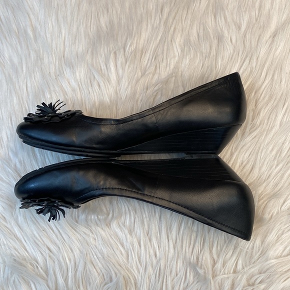 Me Too Black Leather Wedge Heels, Size 9M - Picture 9 of 15